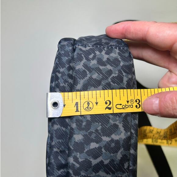 Baggallini Joey Bagg Nylon Crossbody Black and Grey Cheetah Print Small‎ - Picture 6 of 10